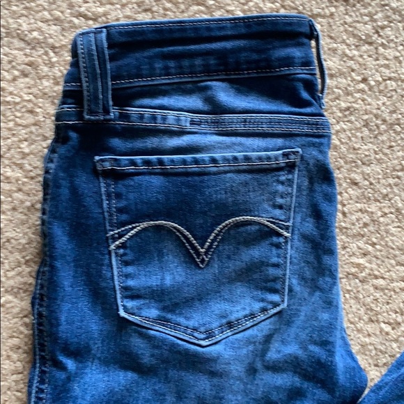 Levi’s Jeans - Picture 2 of 3